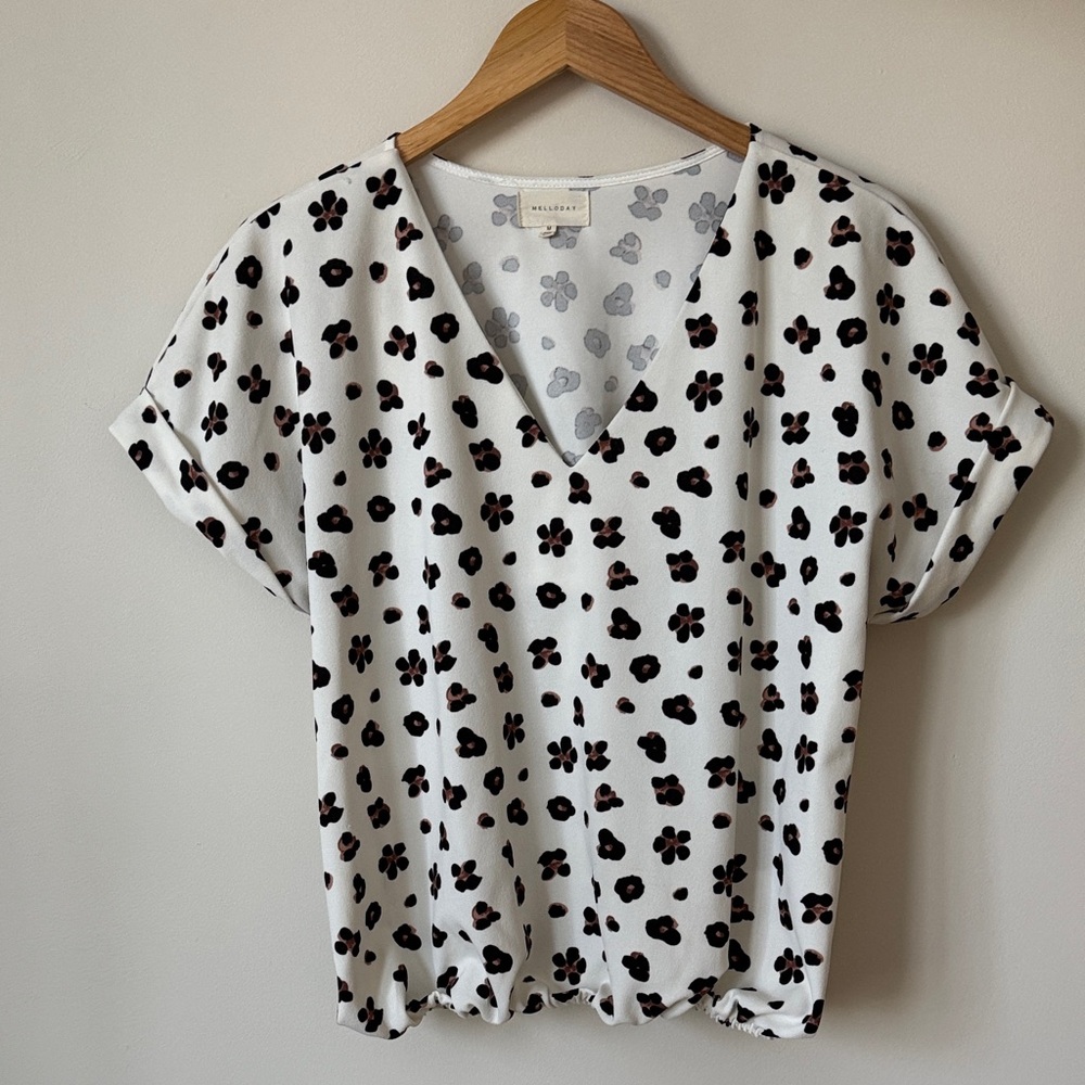 🟢 5/$25 Mellóday | White Leopard Print Cropped Short Sleeve Casual V-neck Top